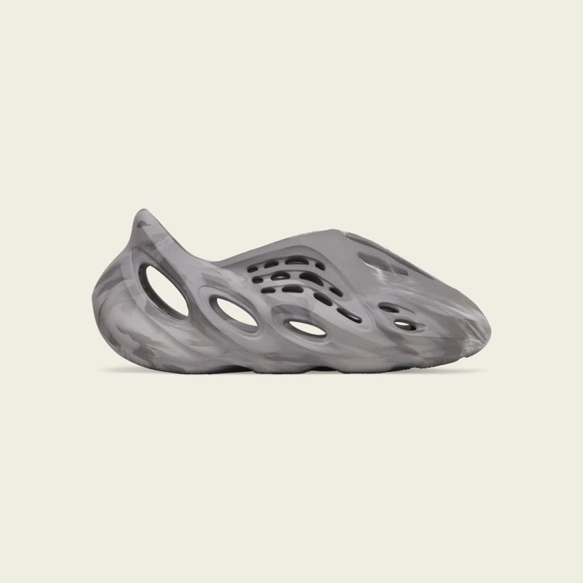 靴 adidas YEEZY Foam Runner adidas YEEZY Foam Runner 