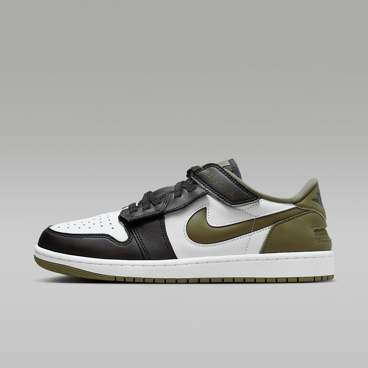 靴 Nike Air Jordan 1 Low Black/White/Olive Amazon.com | NIKE Air Jordan 1 Low Men's Trainers Sneakers
