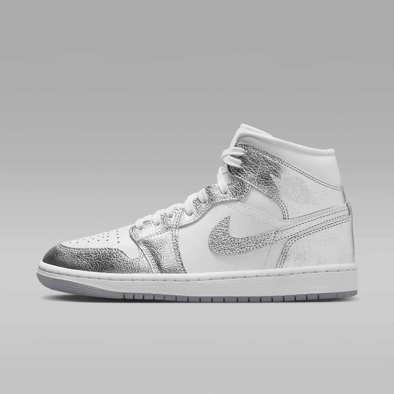 【専用】W AIR JORDAN 1 MID SE　FN5031-100 Womens Air Jordan 1 Mid SE Crinkled Chrome FN5031-100 | More Sneakers