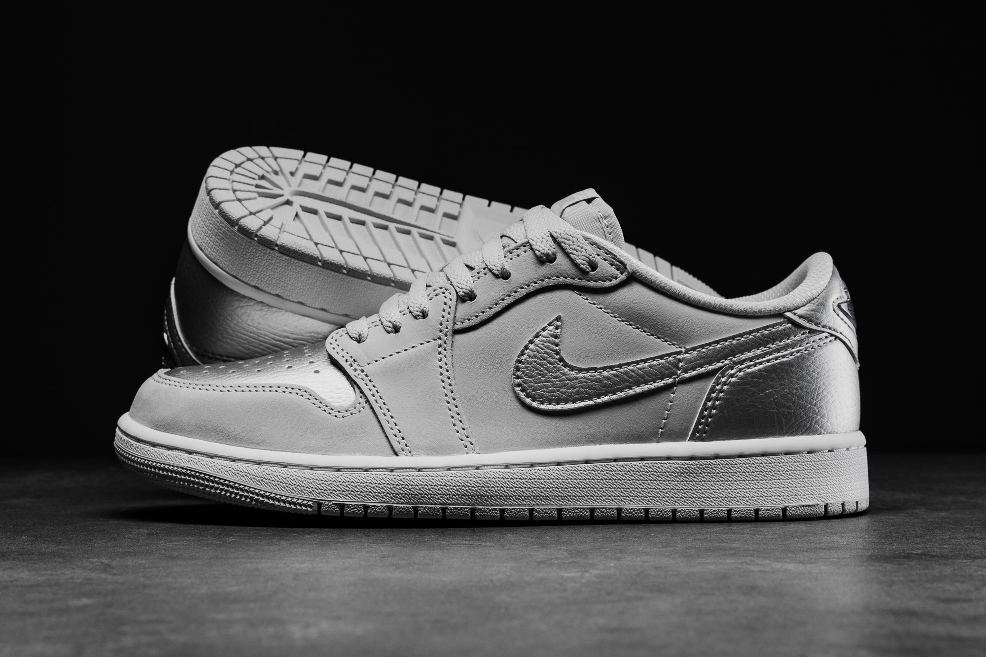 Air Jordan 1 Retro Low OG Metallic Silver CZ0790-002 | More