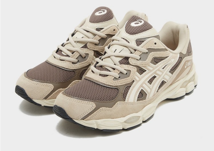 アシックスGEL NYC BROWN/BEIGE 25.0 アシックス「ゲルNYC」起毛スエード＆“ゴールド”ストライプ