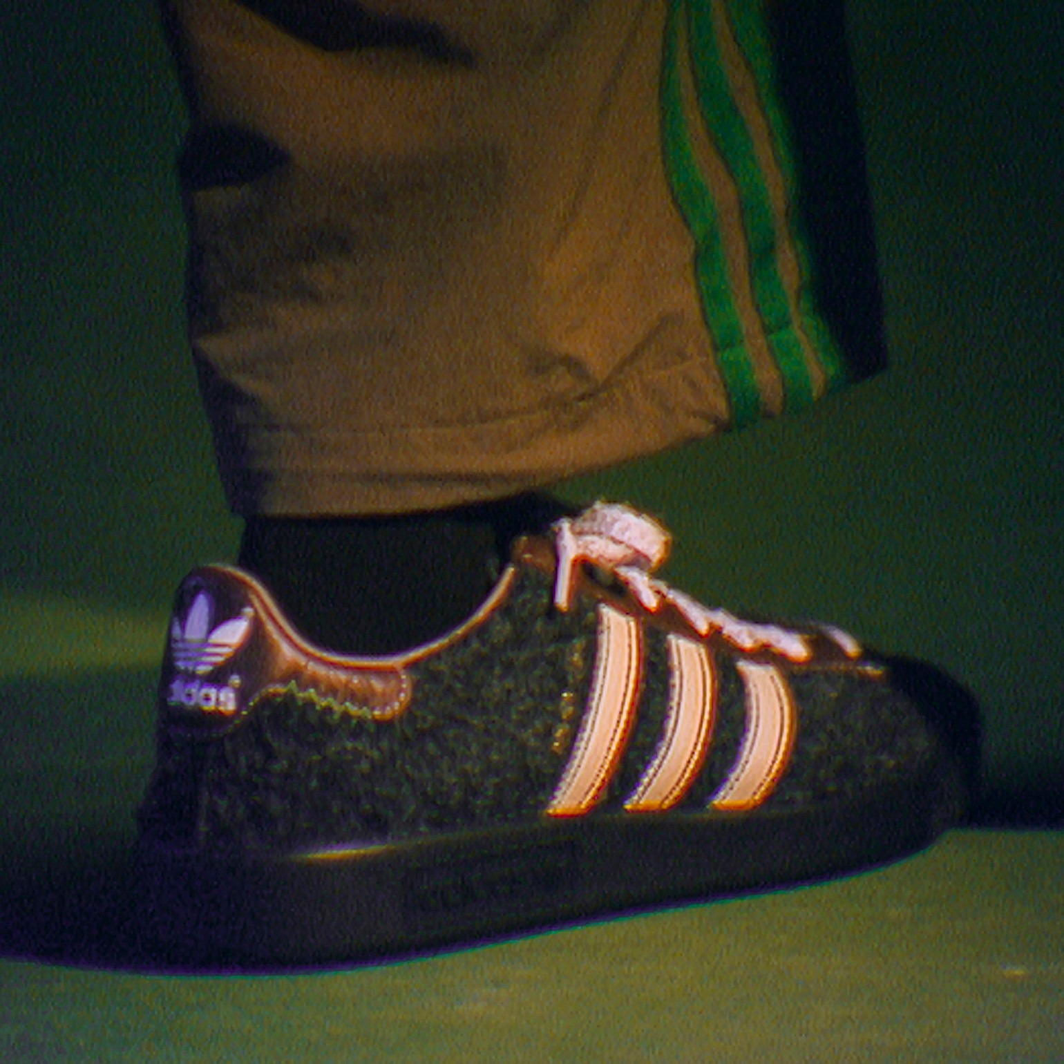 【ADIDAS】 Adidas x Brain Dead Forest Hills Cream Core Black Brain Dead x Adidas: Forest Hills Sneakers (Black) | DSMNY E