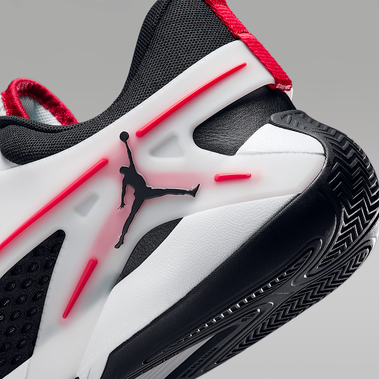 Jordan Heir Series Bloodline Basketball Shoes in FQ3858-106 Mens Size 8 Jordan Heir “Bloodline” - Style Code: FQ3858-106 - YouTube main image 3
