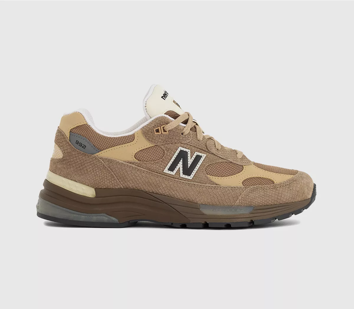 new-balance-992-made-in-usa- 
