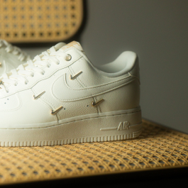 靴 NIKE W AIR FORCE 1 07 LX FV3654-111 25cm Nike WMNS Air Force 1 '07 LX [FV3654-111] Women Casual Shoes
