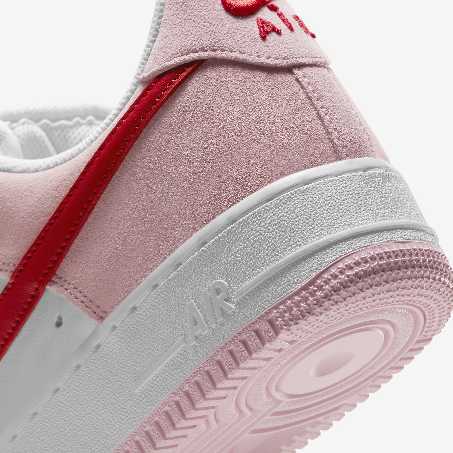 nike air force 1 07 qs valentine's day 2021