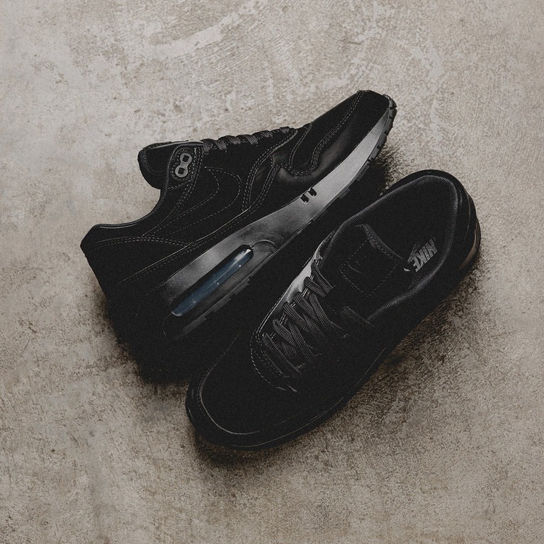 靴 Nike Air Max 1 '86 OG \"Triple Black\" The Nike Air Max 1 '86 OG Vanta Black Releases Spring 2025