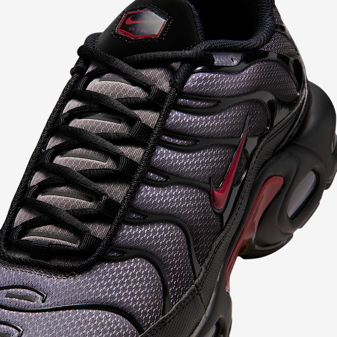 https://images.moresneakers.com/nike-air-max-plus-pencil-point-team-crimson-dm0032-032-17664753798067.jpg