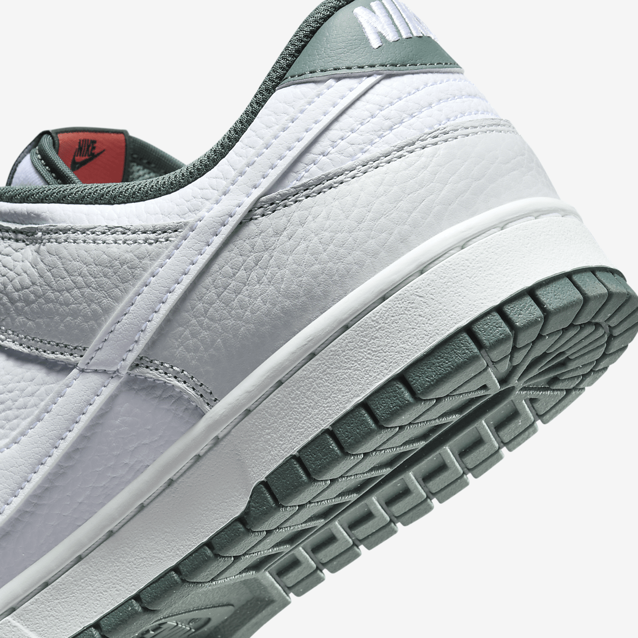 Nike Dunk Low Retro SE Photon Dust Vintage Green HF2874-001 