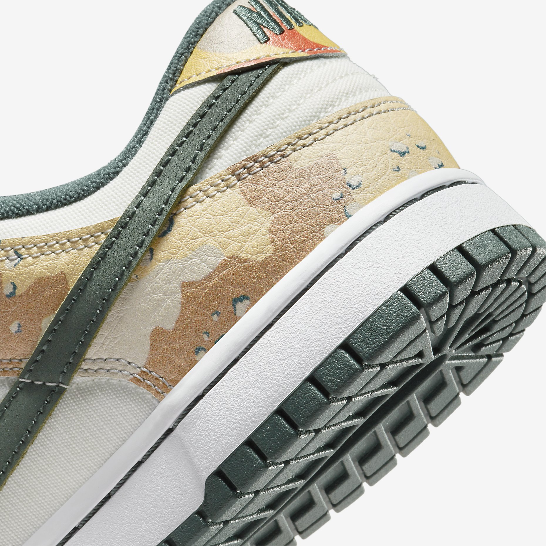 Nike Dunk Low SE Sail Multi-Camo DH0957100