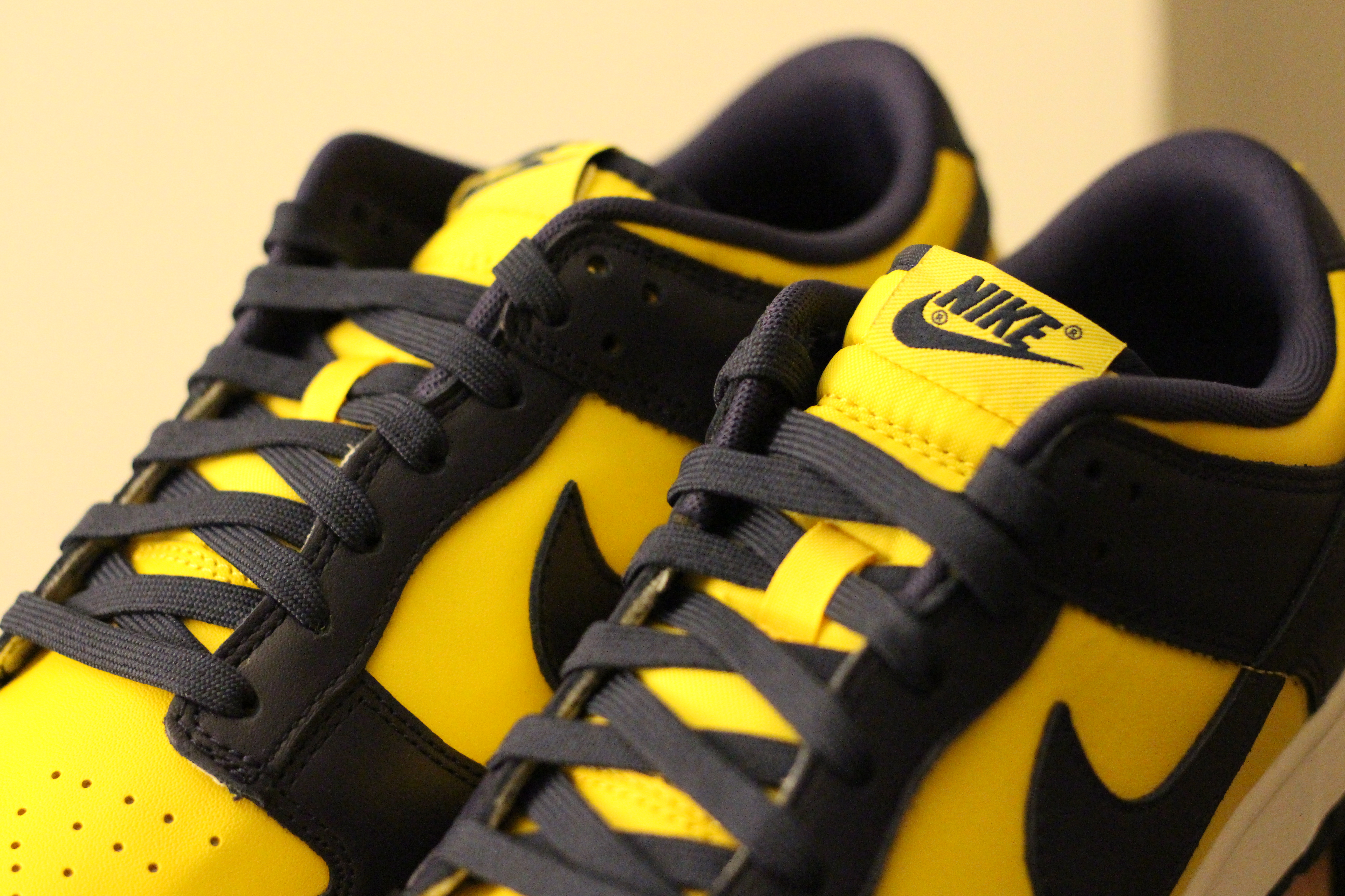 nike dunk varsity maize midnight navy