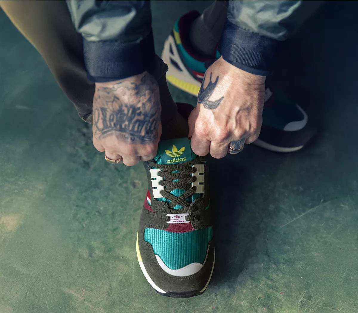 シューズ X Offspring x adidas ZX 8000 Equipment Green KI2521 | More Sneakers