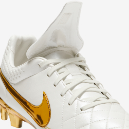 Ronaldinho x Nike Tiempo Legend FG Touch of Gold IF4388-100 | More
