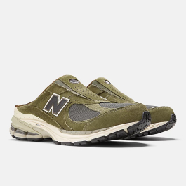 sns-x-new-balance-2002r-mule-