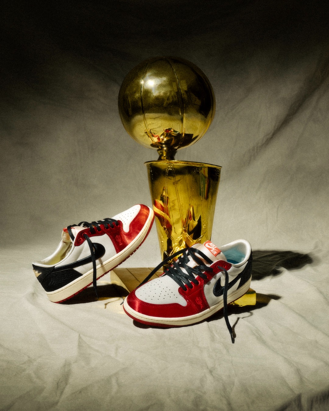 Trophy Room x Air Jordan 1 Low Retro OG SP Away FN0432-100  display picture 3
