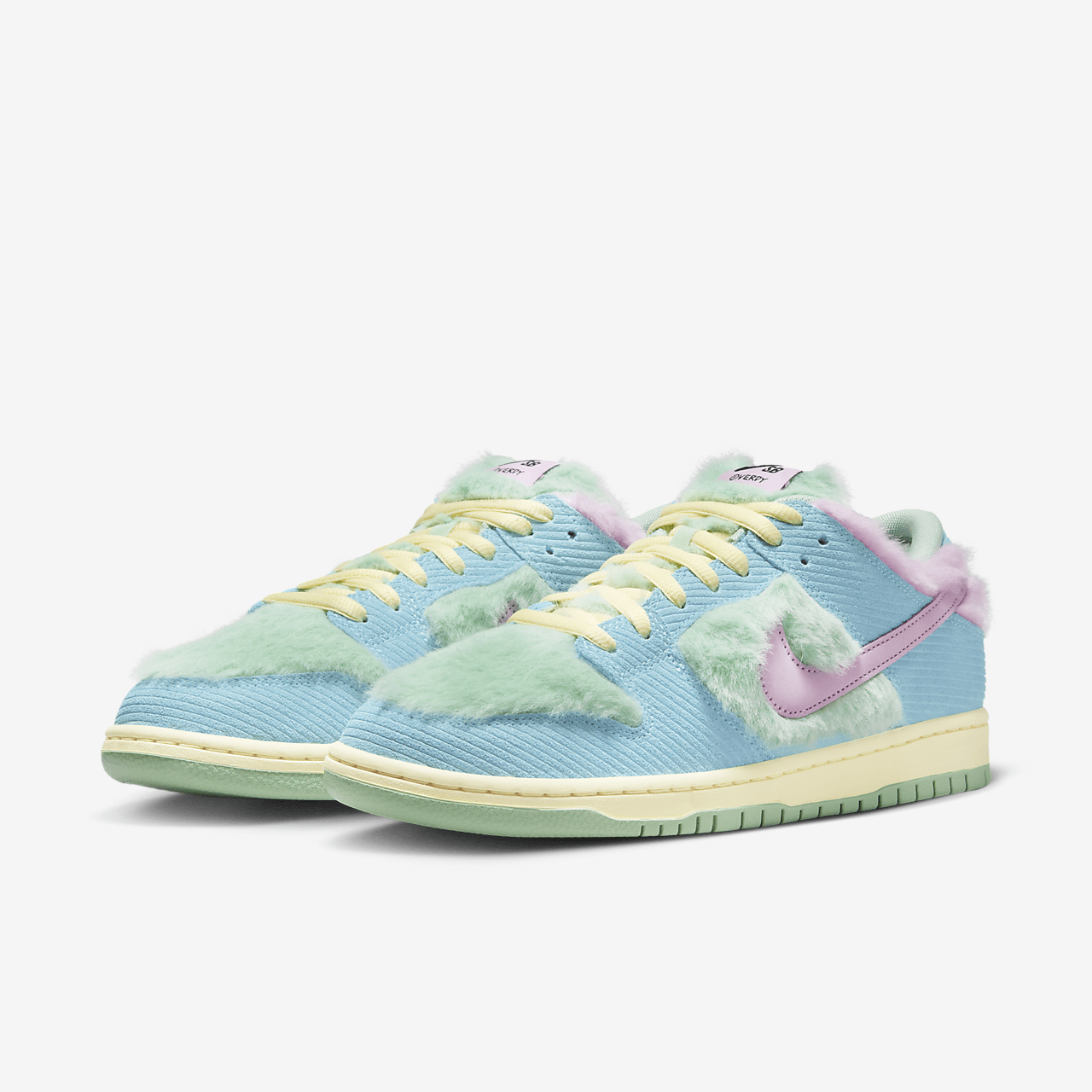 靴 VERDY x Nike SB Dunk Low Pro 20 Younger Kids' Nike SB Dunk Low Pro x Verdy 'Blue Gaze and
