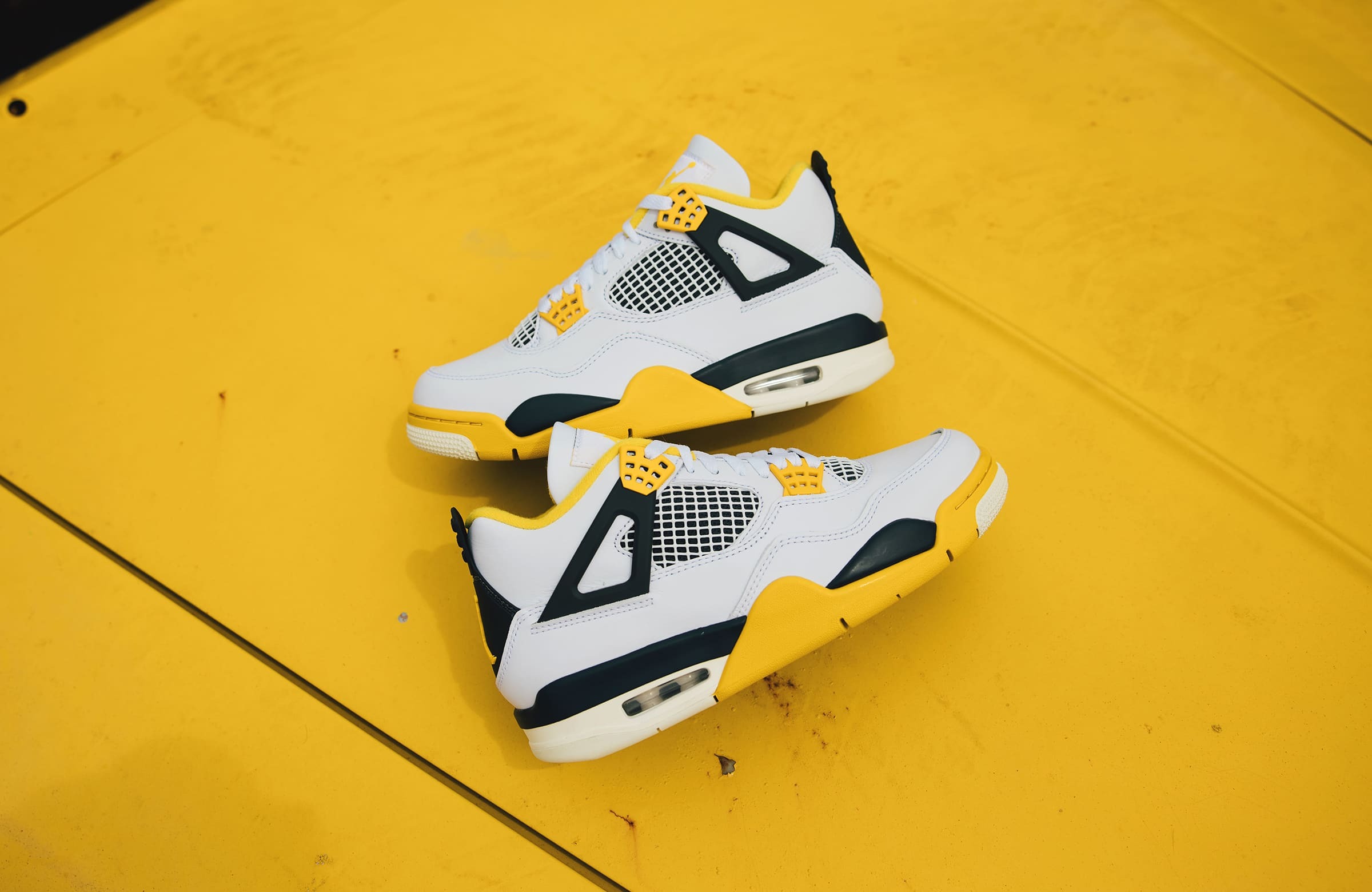 Womens Air Jordan 4 Retro Vivid Sulfur AQ9129-101 | More