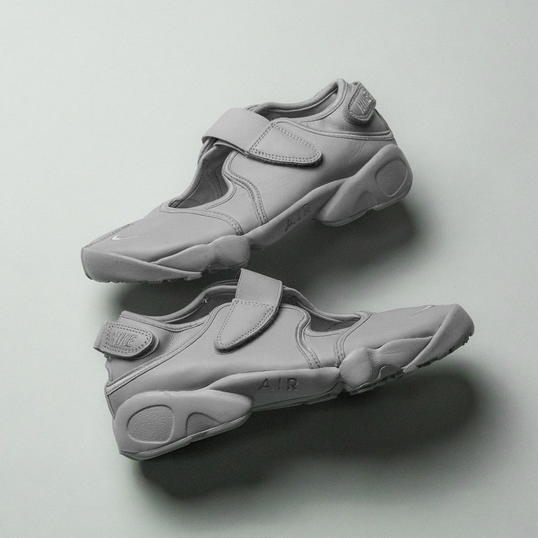 【新品】おまけ付き　NIKE WMNS AIR RIFT PREMUIUM QS Womens Nike Air Rift Leather Pure Platinum HM5737-001 | More Sneakers