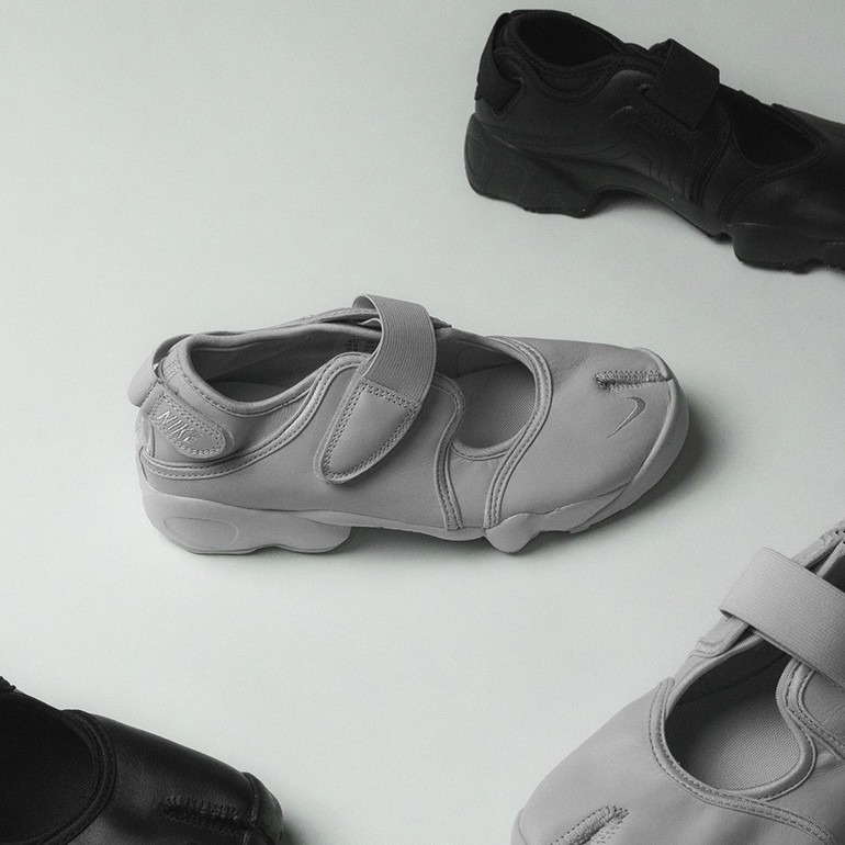women's nike split toe trainers