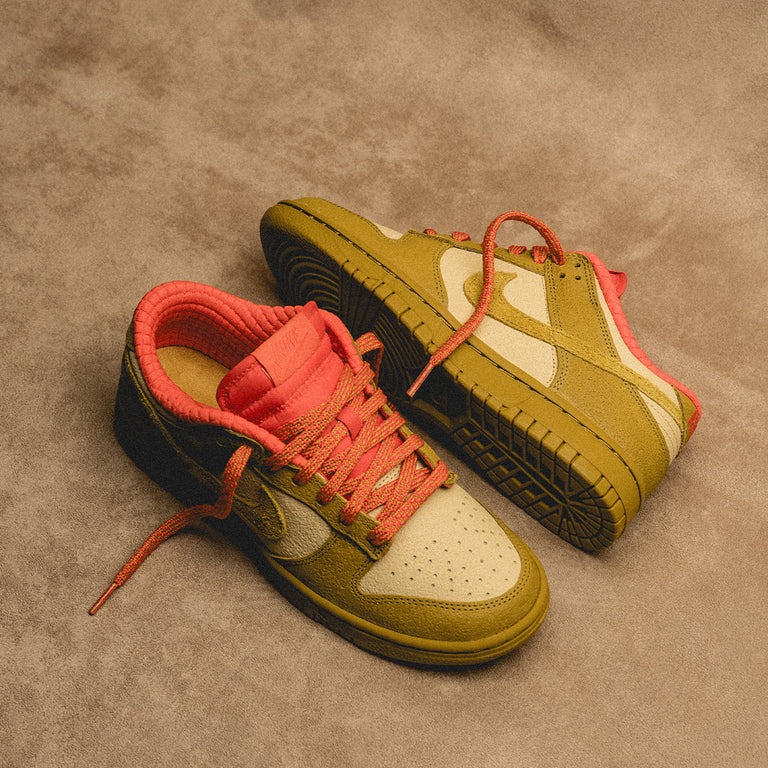 スニーカー Nike Dunk Low Bronzine Sesame Picante Red AVAILABLE RIGHT NOW ONLINE AT UNHEARDOFBRAND.com Nike
