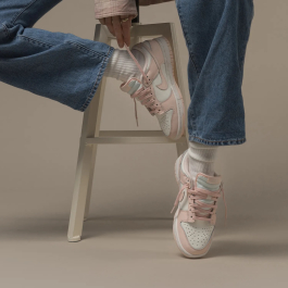 orange pearl dunk on feet