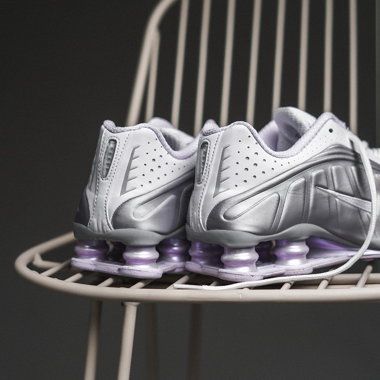 Womens Nike Shox R4 White Metallic Platinum HF5076-100